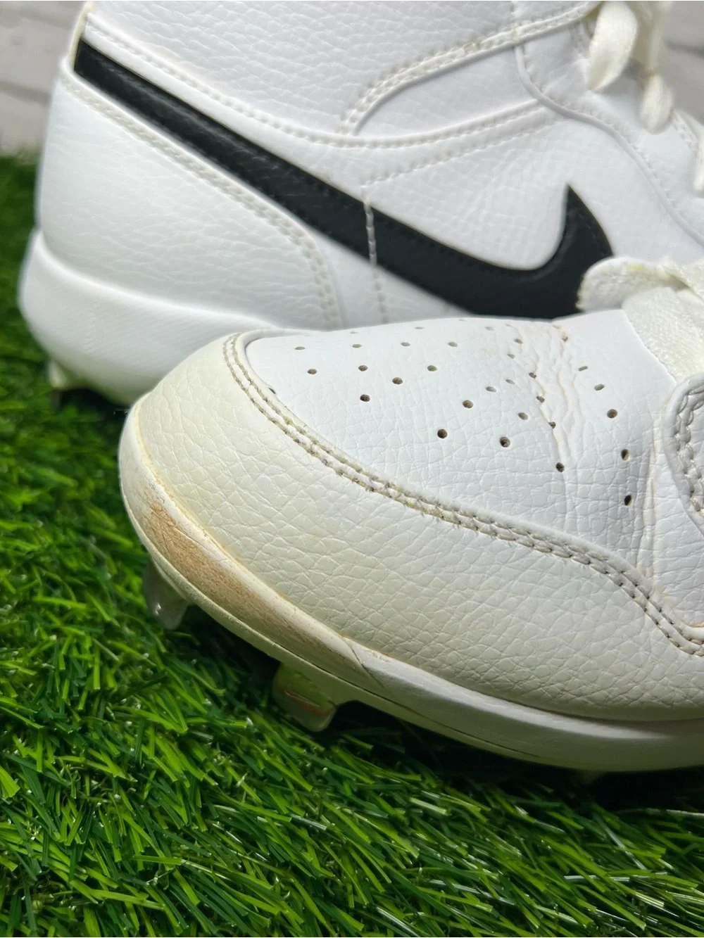 Nike Men's size 9 Jordan 1 Retro Metal High Baseball Cleats